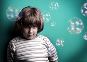 bambino sovrappeso, concept: obesità infantile