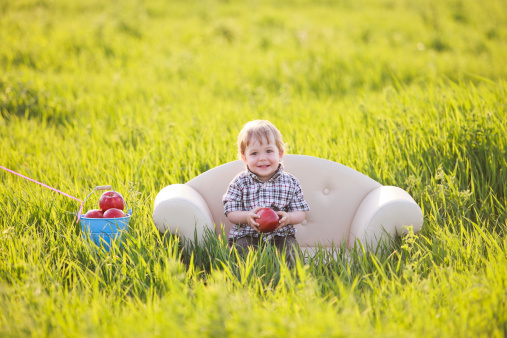 bambino frutta natura