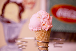 gelato cono rosa