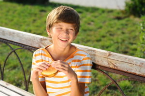 bambino fast food hamburger179867330