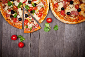 Due pizze con olive nere, basilico e pomodorini; concept: made in Italy, pizza, origine