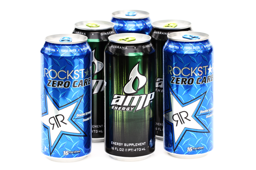 Lattine di energy drink o bevande energetiche