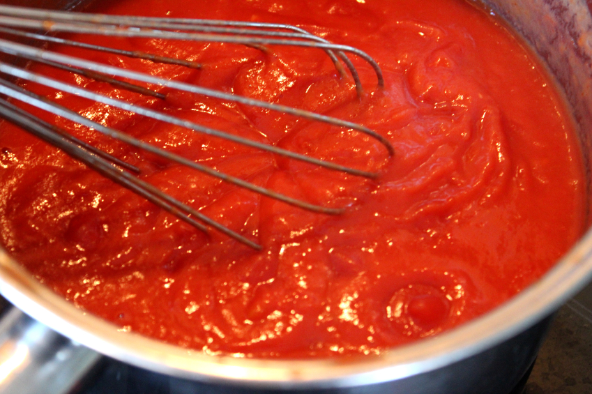 passata pomodori iStock_000043151116_Small