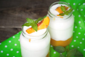 yogurt all'albicocca in vasetto di vetro