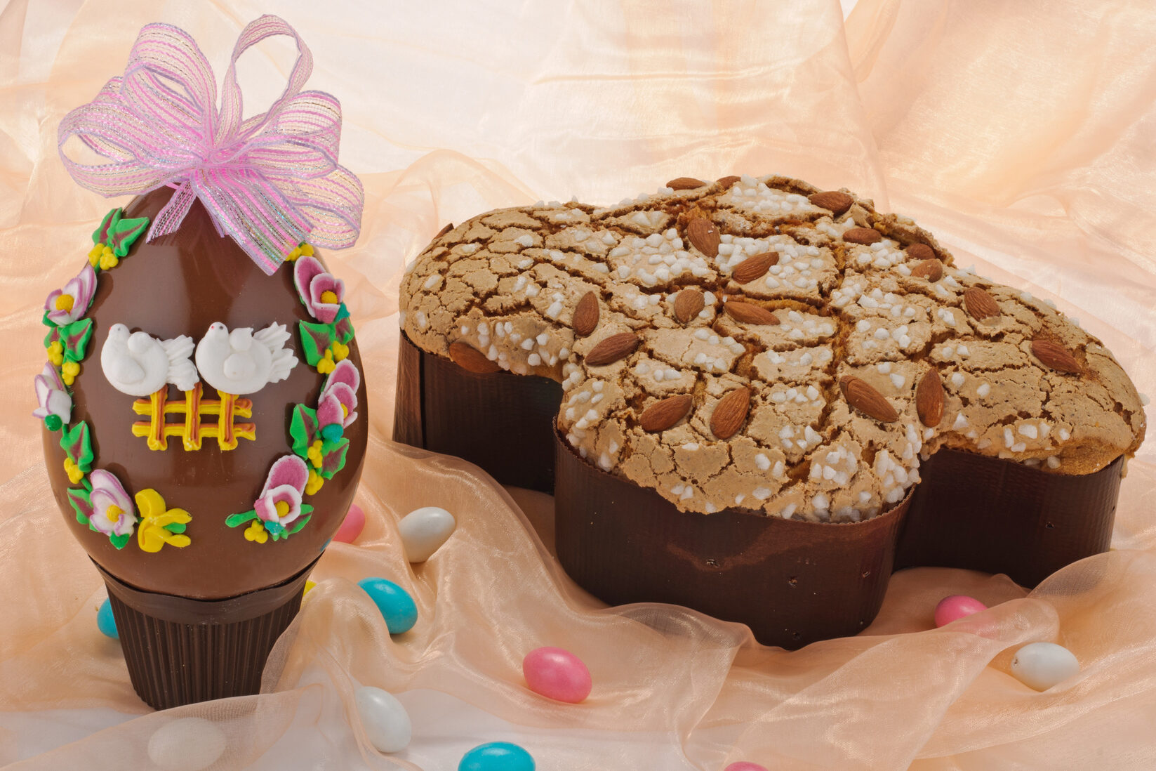 Uova di pasqua e colomba Pasquale