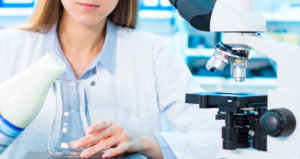 controlli alimenti latte laboratorio