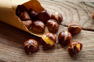 Caldarroste; concept: castagne o marroni