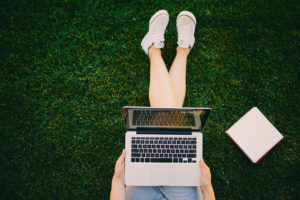 studiare studente computer natura