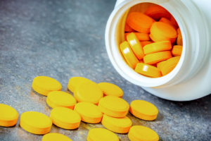 compresse di curcuma; concept: integratori alimentari