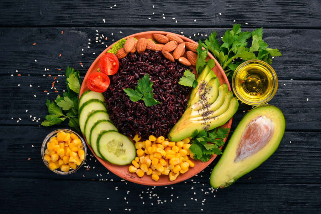 riso nero avocado frutta esotica mais cetriolo