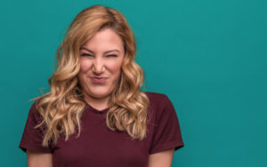 gusto, donna con espressione disgustata