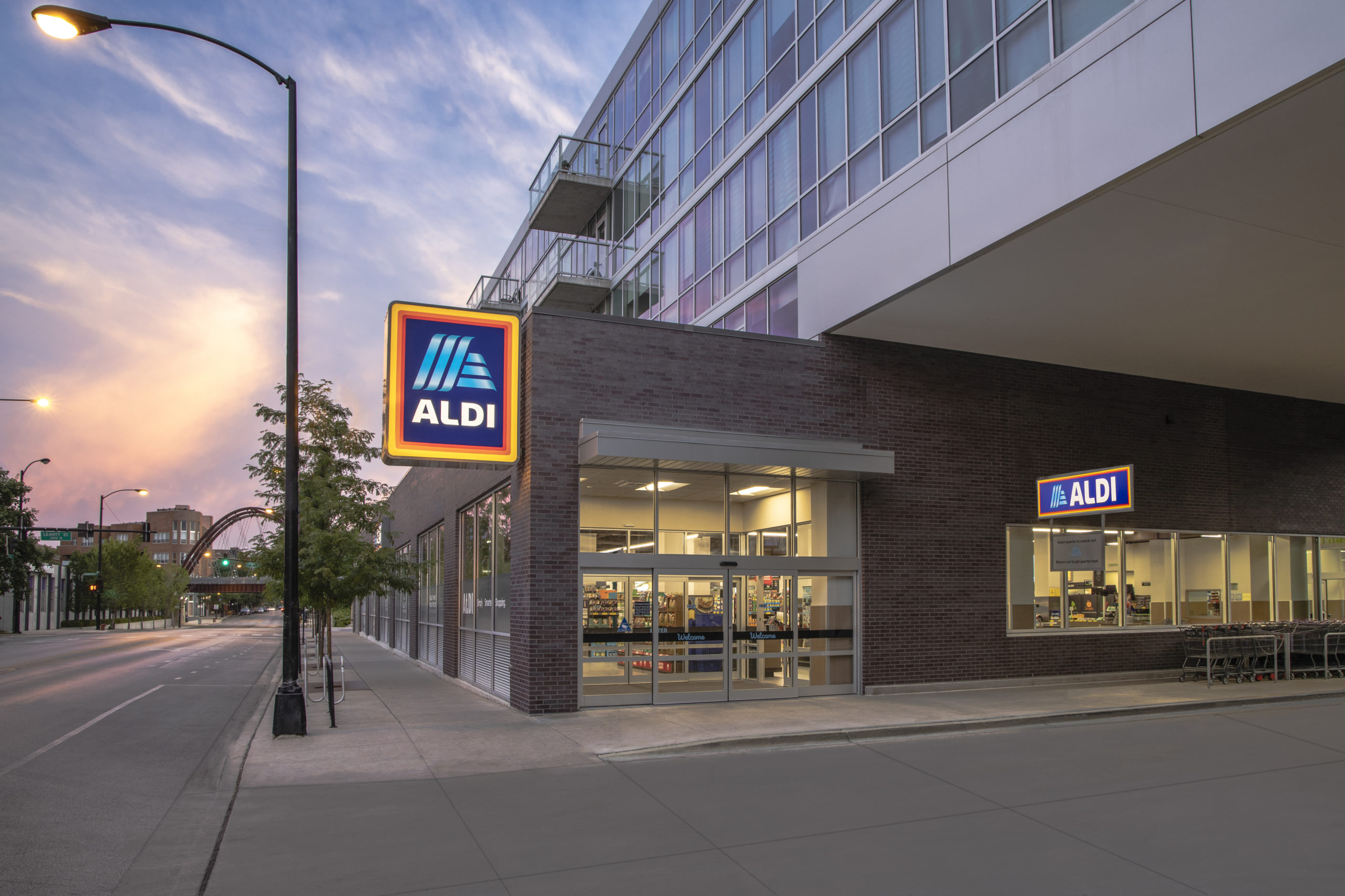 aldi usa punto vendita cartello strada
