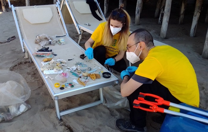 rifiuti spiagge Legambiente