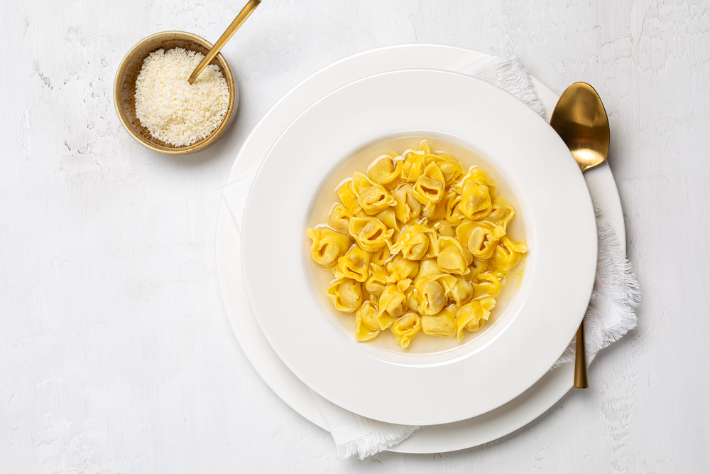 tortellini in brodo di cappone e parmigiano