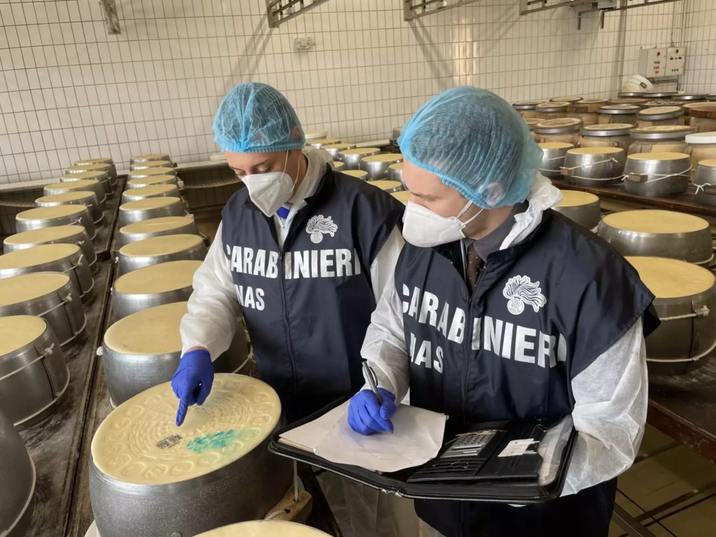 nas controlli carabinieri nucleo anti sofisticazioni caseificio formaggi industria alimentare tutela frode