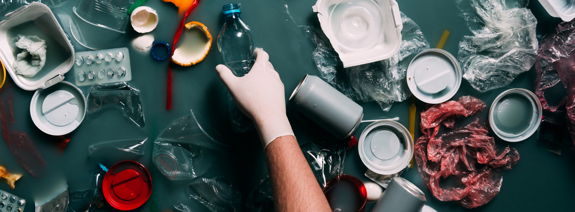 Plastica inquinamento rifiuti spazzatura panoramica