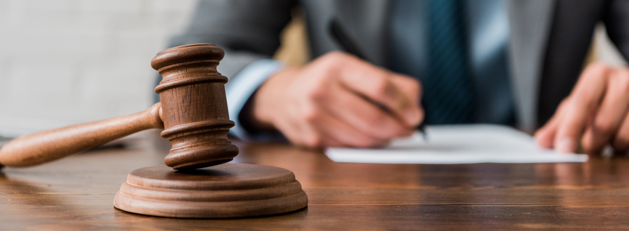 sentenza giudice tribunale martelletto giudizio