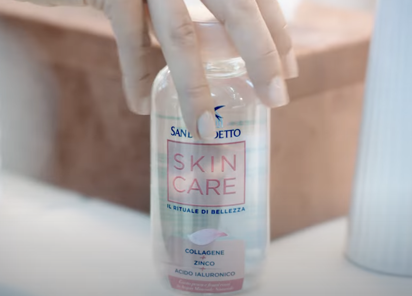 Elisabetta Canalis San Benedetto skin care 2023 schermata sito mano