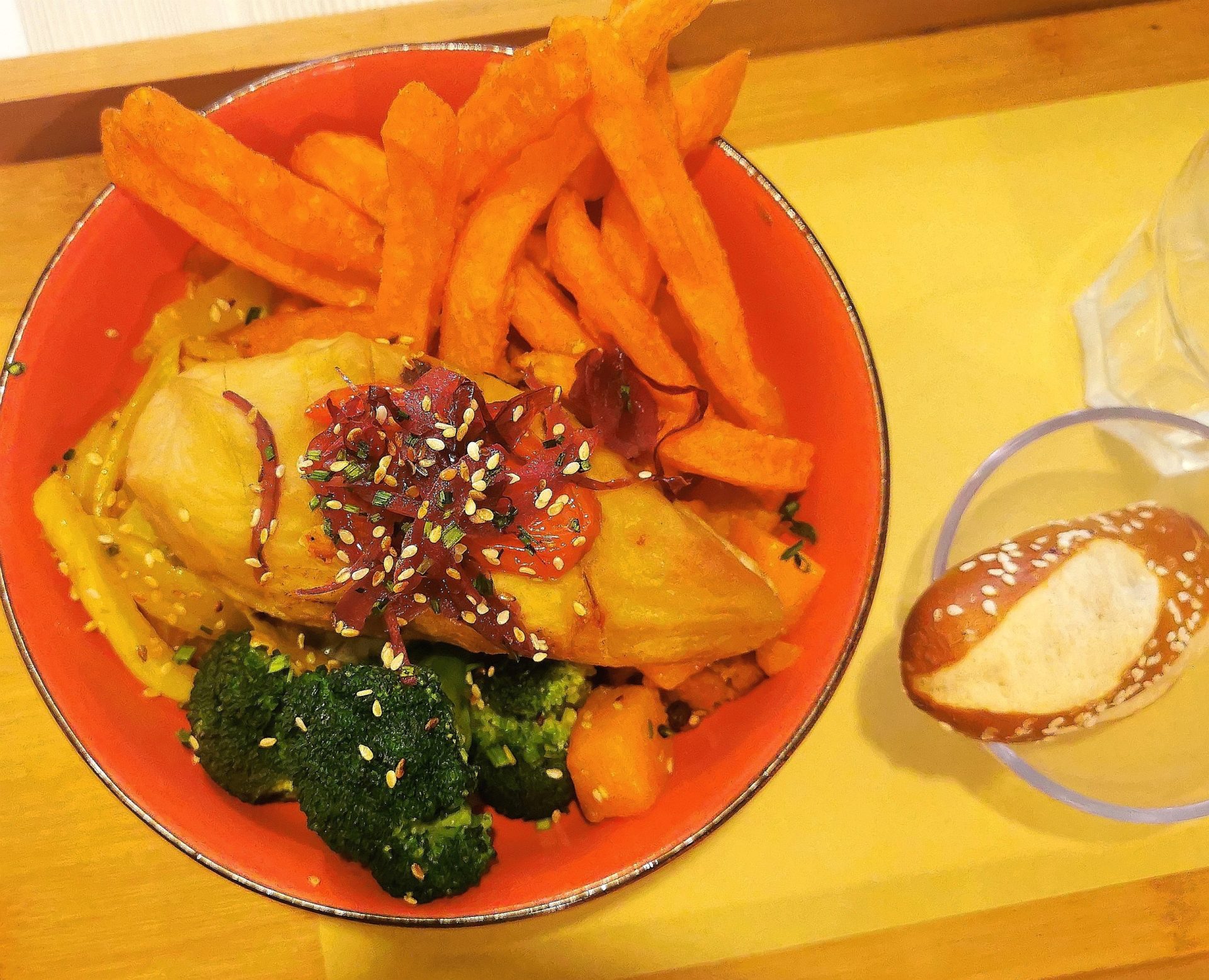 Altravia Bistrot bowl con petto di pollo vegetale Umiami - Milano 01.2024 Rossella Ardizzone