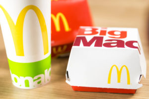 big mac mcdonalds hamburger pollo manzo carne junkfood panino Depositphotos_263571626_L