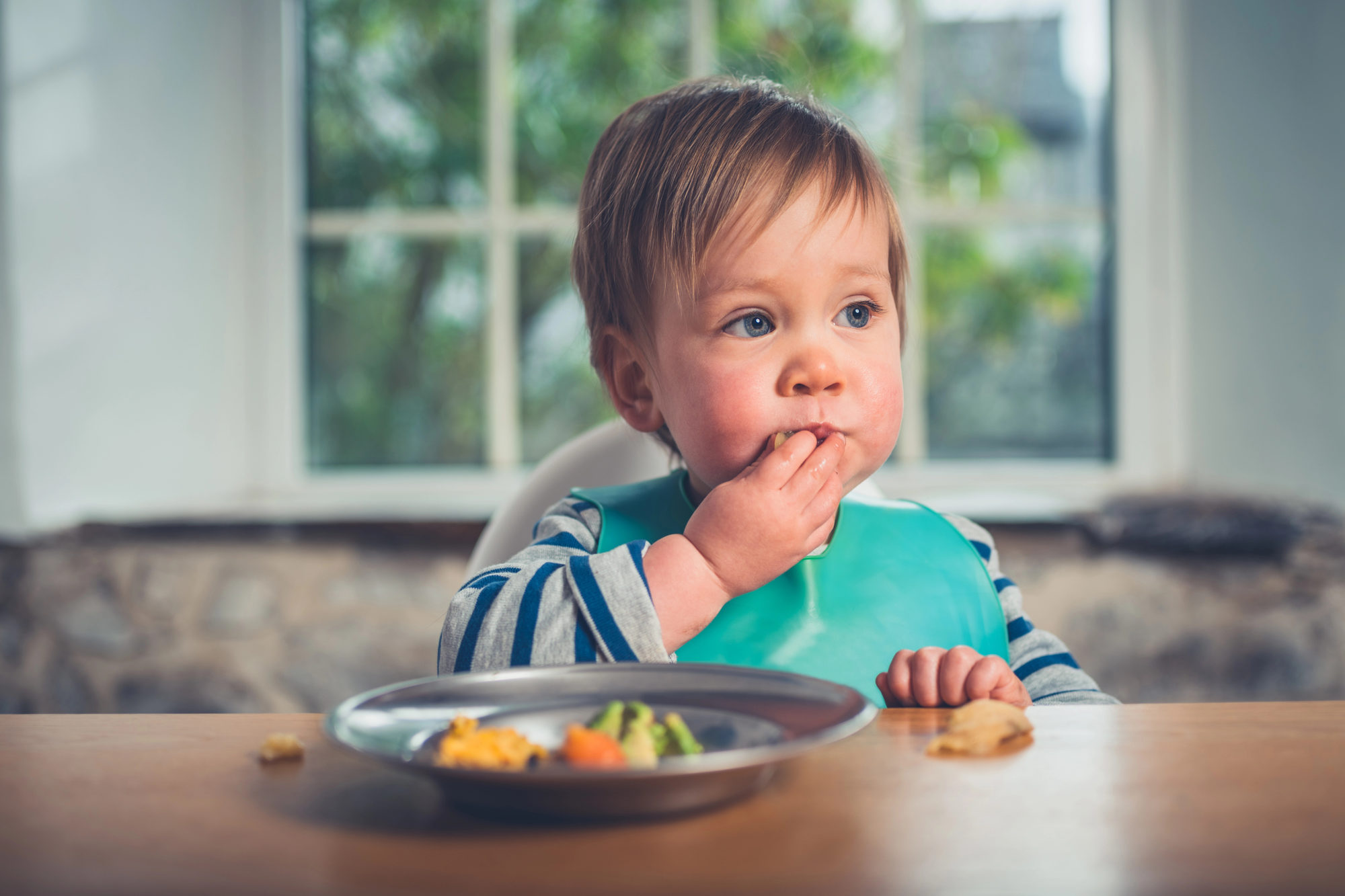alimentazione complementare auto svezzamento bambini lattanti Depositphotos_195867848_L
