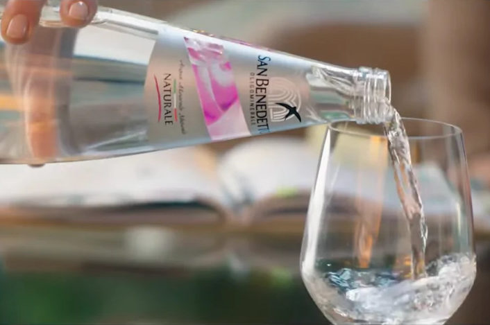 Spot Acqua Minerale San Benedetto 2022 Elisabetta Canalis