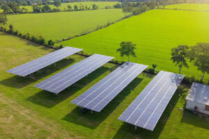 agrivoltaico energia solare pannelli fotovoltaici IA Depositphotos_808874208_XL