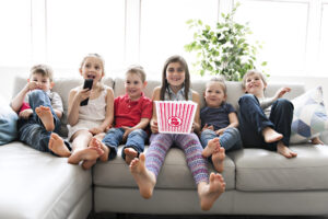 bambini tv televisione pubblicità junk food Depositphotos_221588122_L