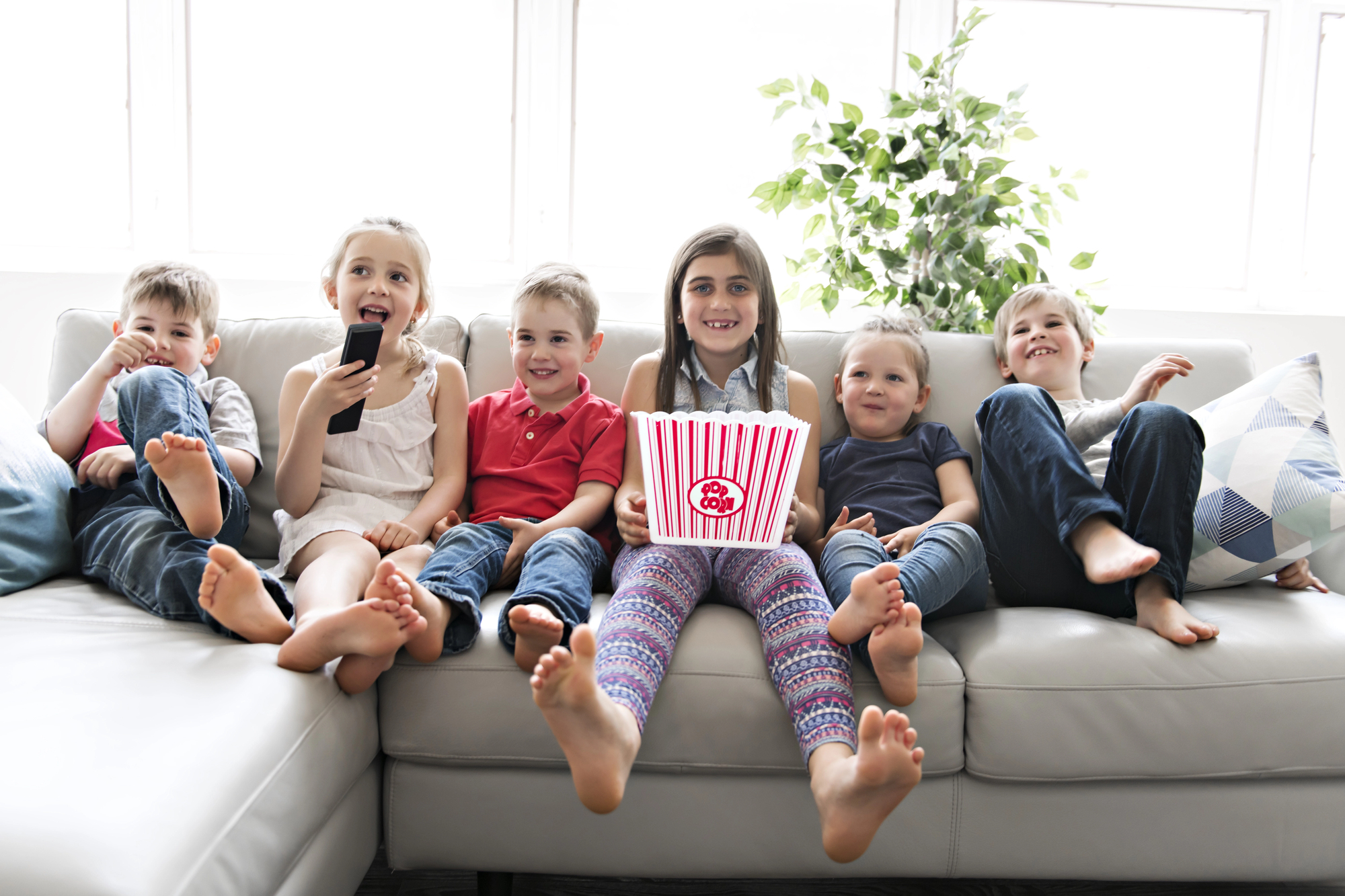 bambini tv televisione pubblicità junk food Depositphotos_221588122_L