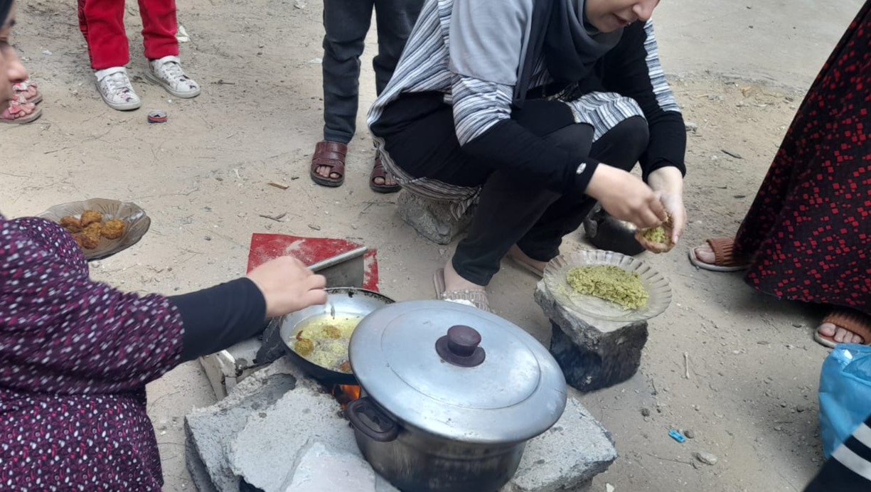 Cottura dei falafel in un campo profughi. Foto per gentile concessione di Mona Zahed palestina 