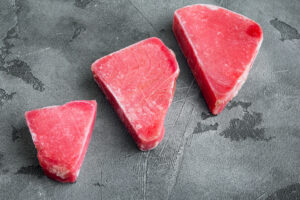 Tre filetti di tonno surgelato o congelato