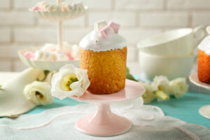 glassa; concept: biossido di titanio dolce zuccheri festa calorie coloranti E171 Depositphotos_147516209_L