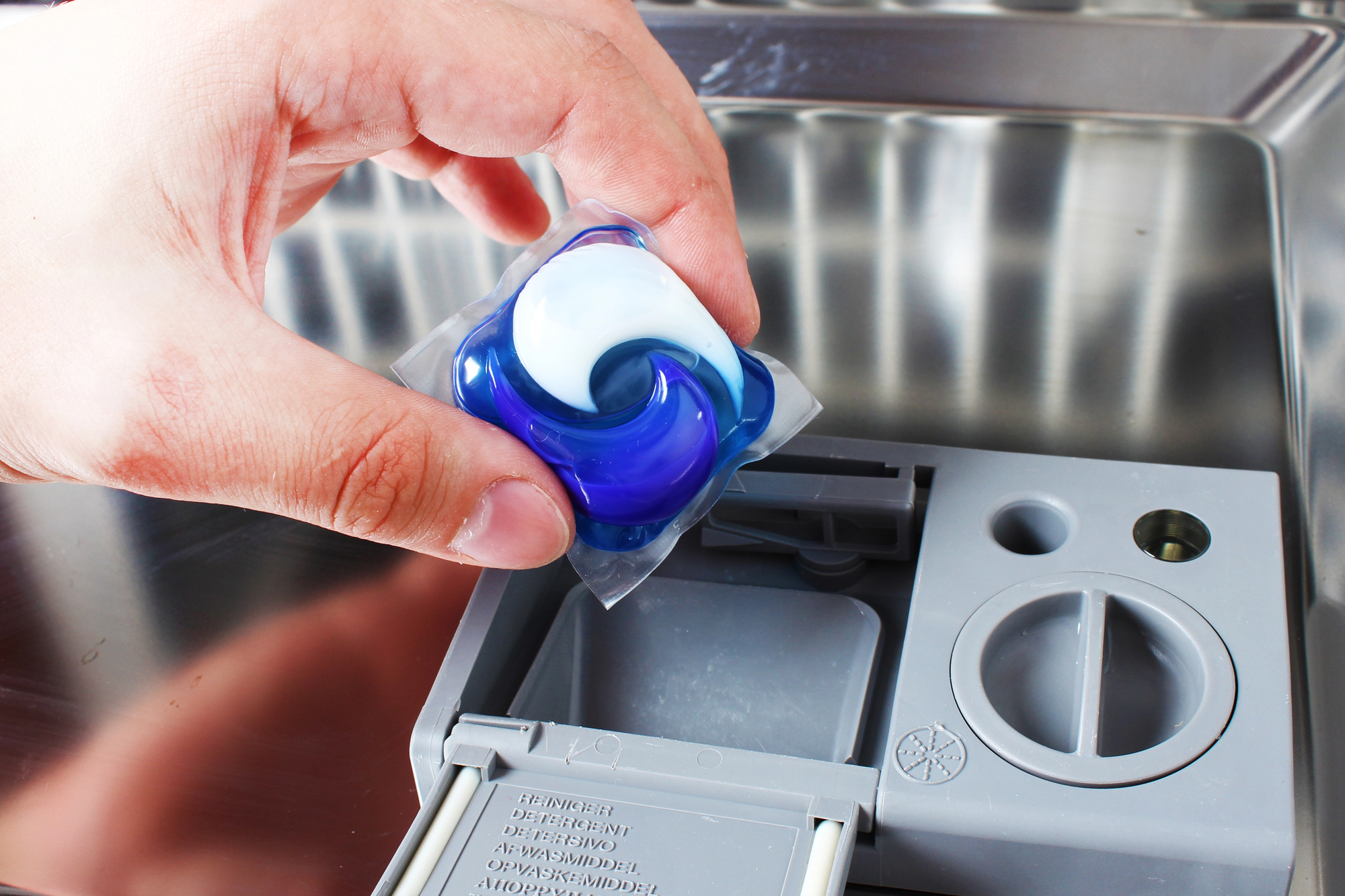 pods detersivo lavastaviglie plastica inquinamento Depositphotos_357007780_L