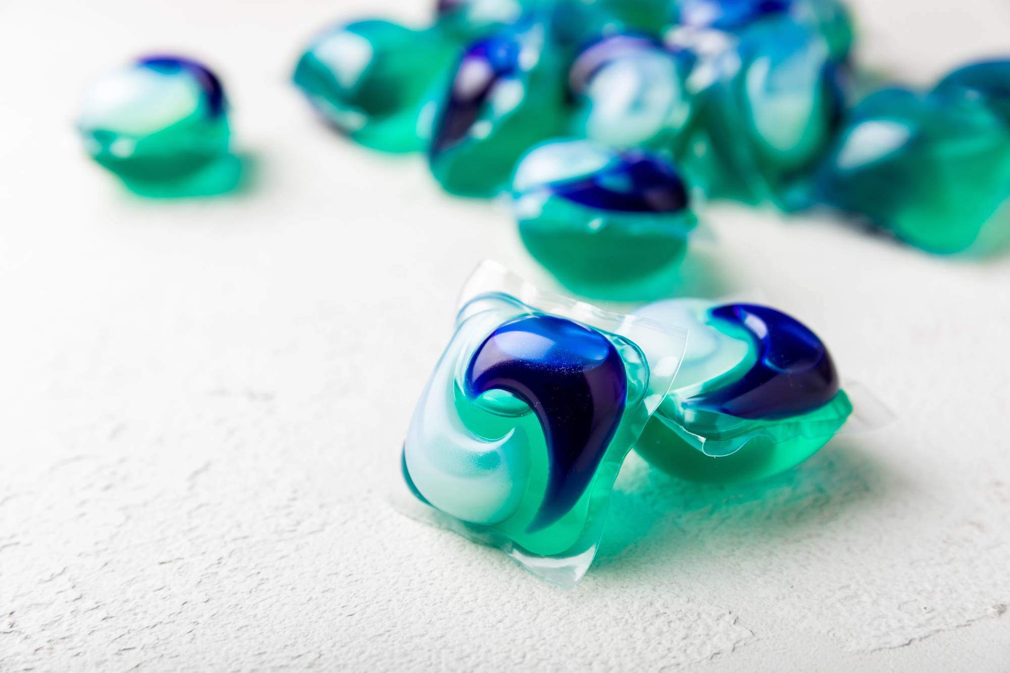 pods detersivo lavatrice lavastaviglie plastica inquinamento Depositphotos_575338000_L