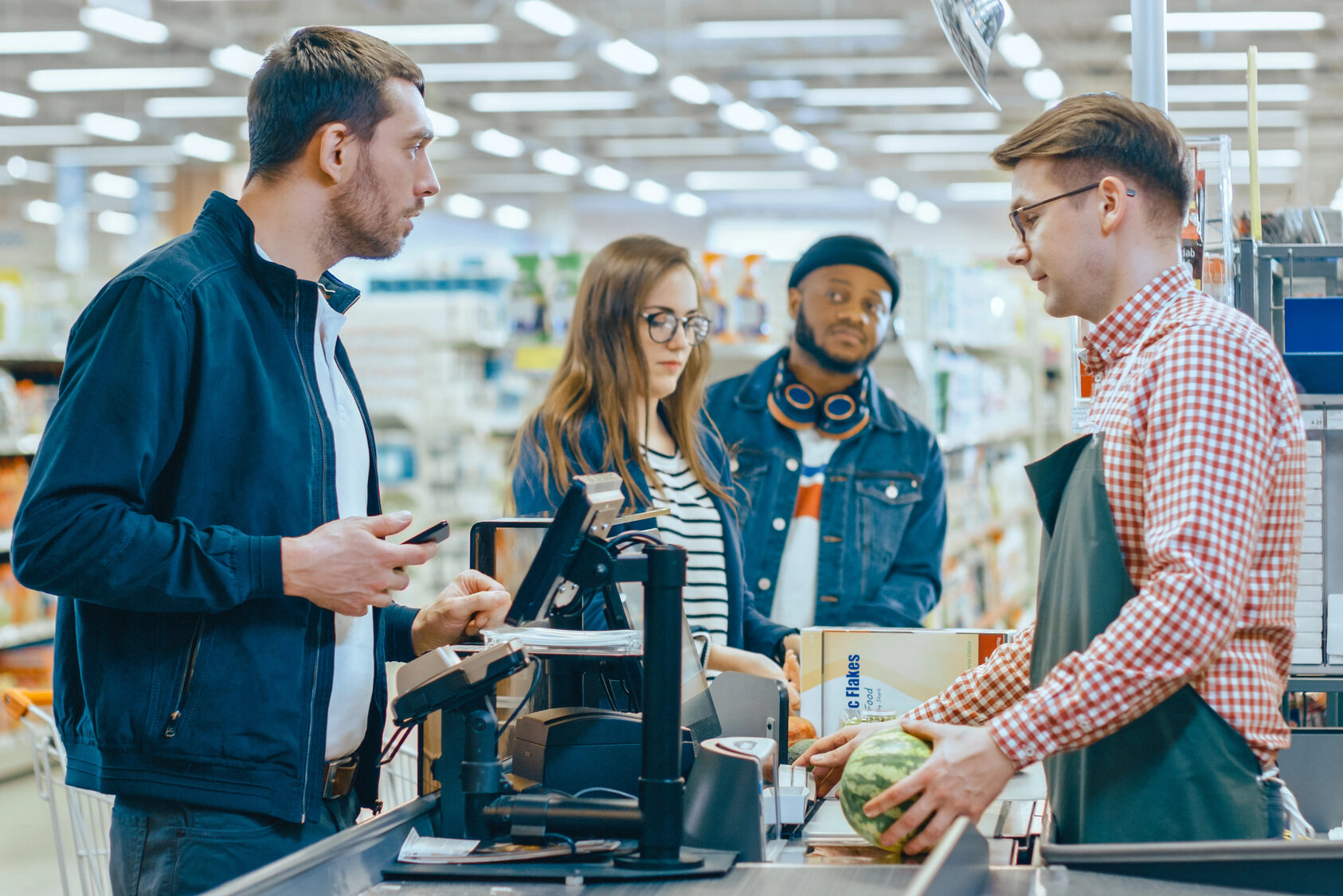 fila file supermercato casse cassa attesa scontrino prezzo prezzi controllo Depositphotos_422438826_L