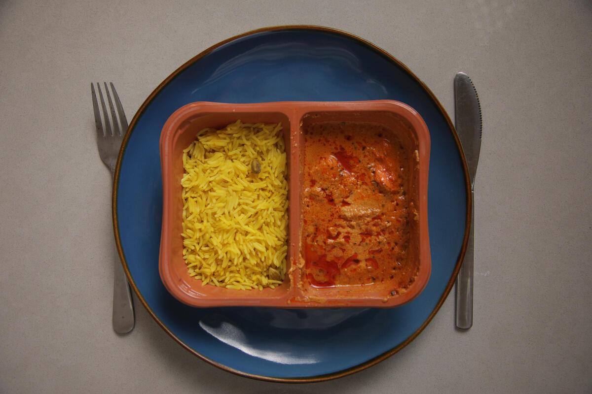 microplastiche Ready meals, takeaway containers and plastic packaging can release microplastics and toxic chemicals into our food.